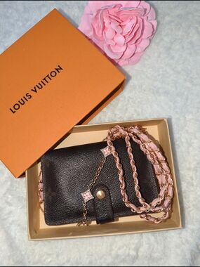 Louis Vuitton Authentic Kisslock Brown Monogram Wallet On Pink Chain With Box